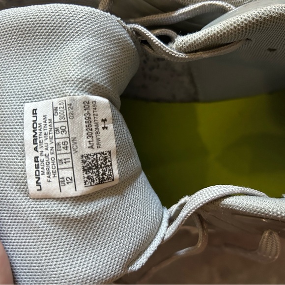 Under Armour Light Gray Athletic Shoes - Picture 3 of 3